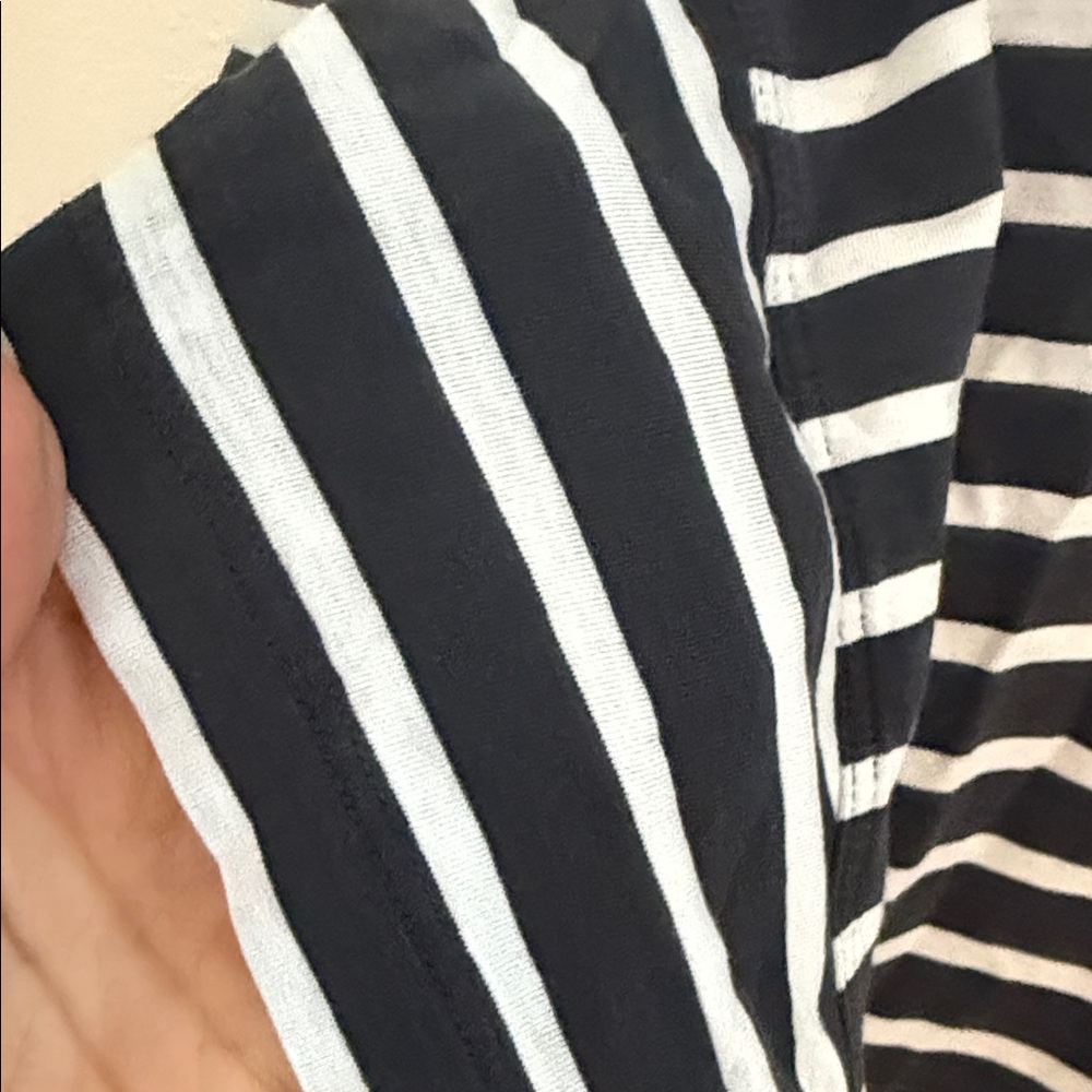 Lululemon Cate’s tshirt Black and White Striped - Picture 6 of 6
